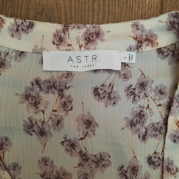 ASTR The Label Floral Long Sleeve Floral Blouse - Picture 6 of 11